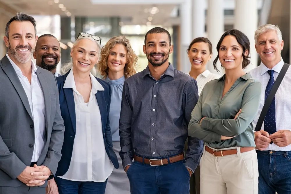 conjuntos de personas trabajando